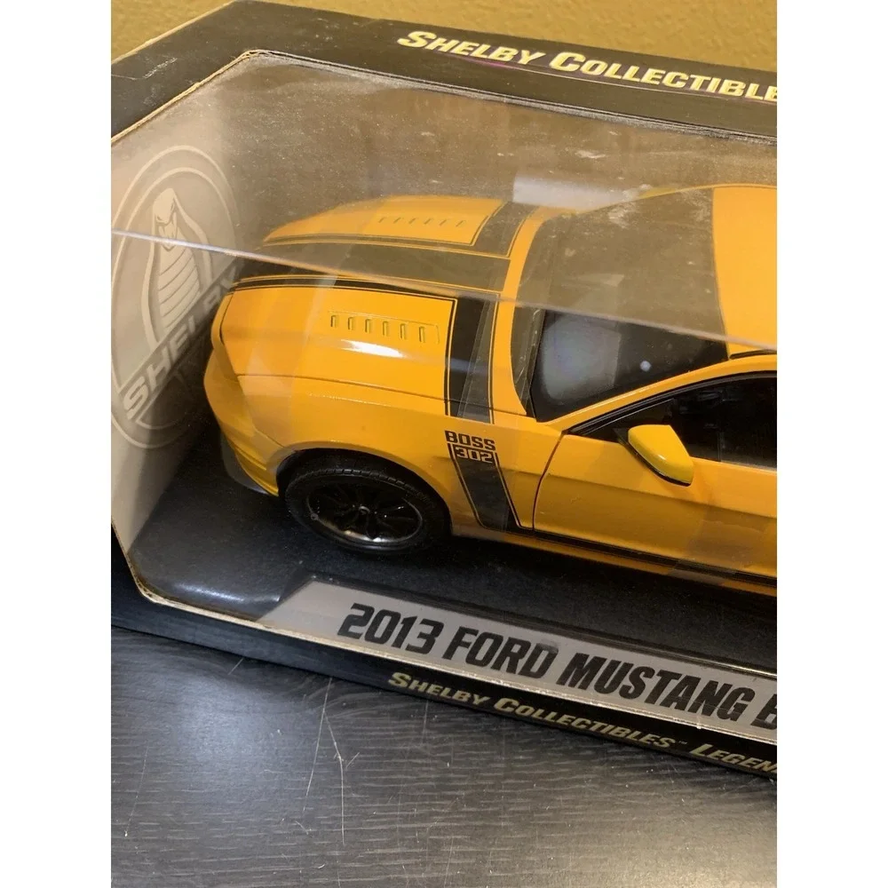 1/18 Shelby Collectibles Legend Series 2013 Ford Mustang Boss 302 Bus Yellow NIB